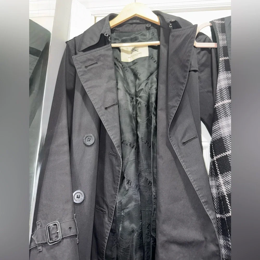 Burberry Irene Black Double-Breasted Trench Coat - Picture 13 of 16